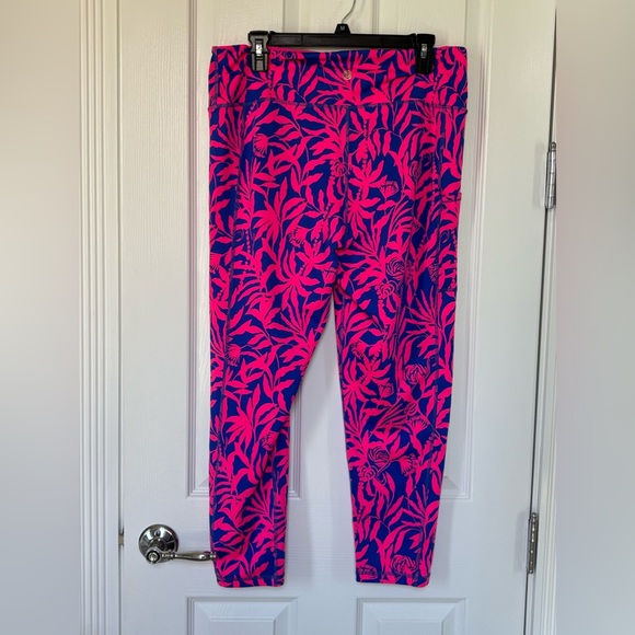 EUC Lilly Pulitzer Luxletic Weekender 24” Midi Leggings - Picture 5 of 9